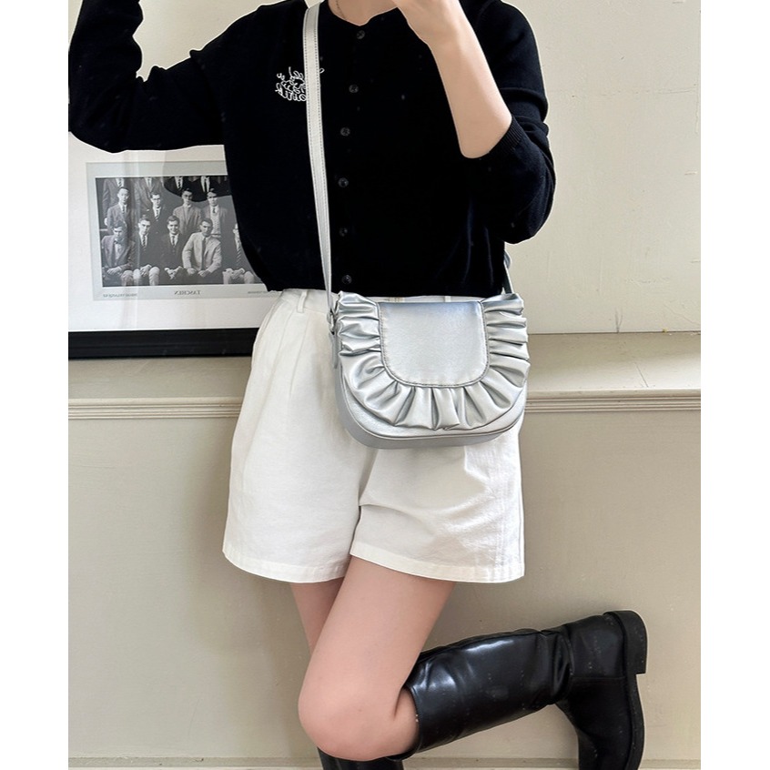 有看過這麼可愛的造型✾小花邊『LF8271』經典花邊皺褶翻蓋皮革方包 皺褶包 磁扣包 小方包 單肩包-細節圖8