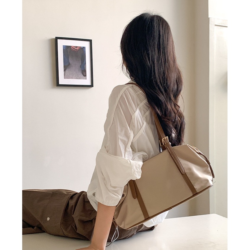 拼接配色看著就高級⍢大容量喔『A600111』復古雙拼橫款單肩托特包 腋下包 托特包 單肩包 尼龍包 通勤包-細節圖4