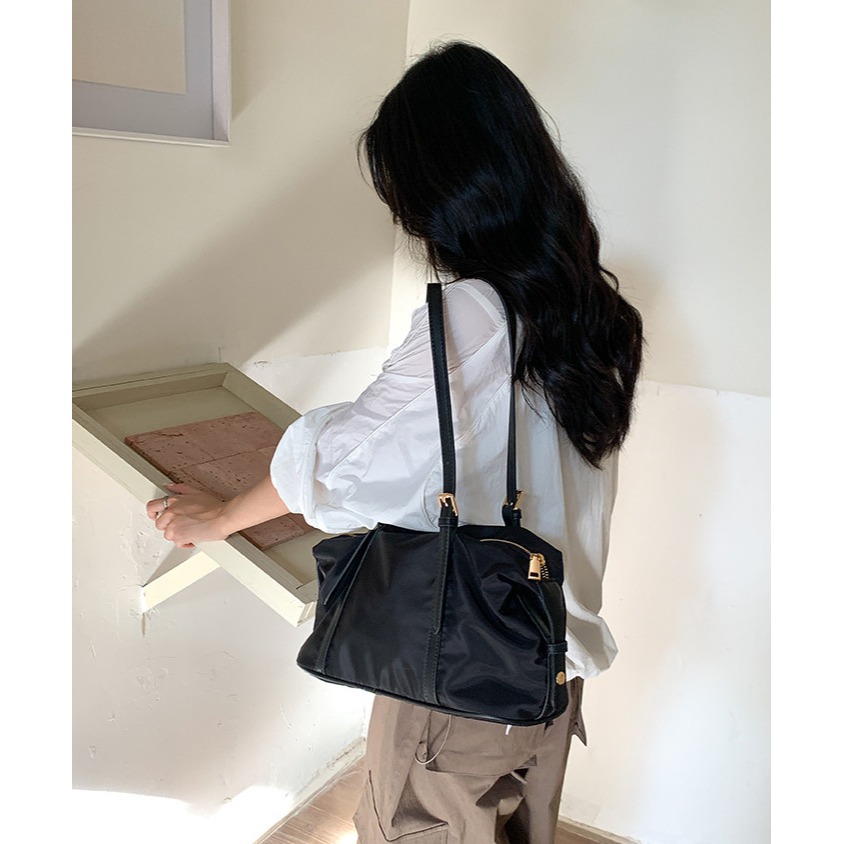 拼接配色看著就高級⍢大容量喔『A600111』復古雙拼橫款單肩托特包 腋下包 托特包 單肩包 尼龍包 通勤包-細節圖9