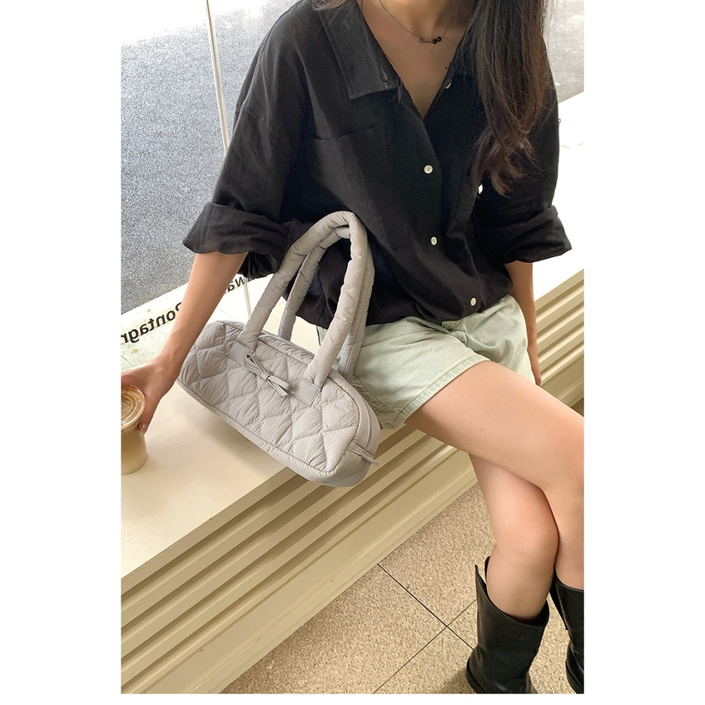 4色必入👏歐膩極推薦♯♯『9071』蝴蝶結菱格雲朵單肩棉服包 通勤凱旋門腋下包 休閒雲朵包 菱格紋包包-細節圖11