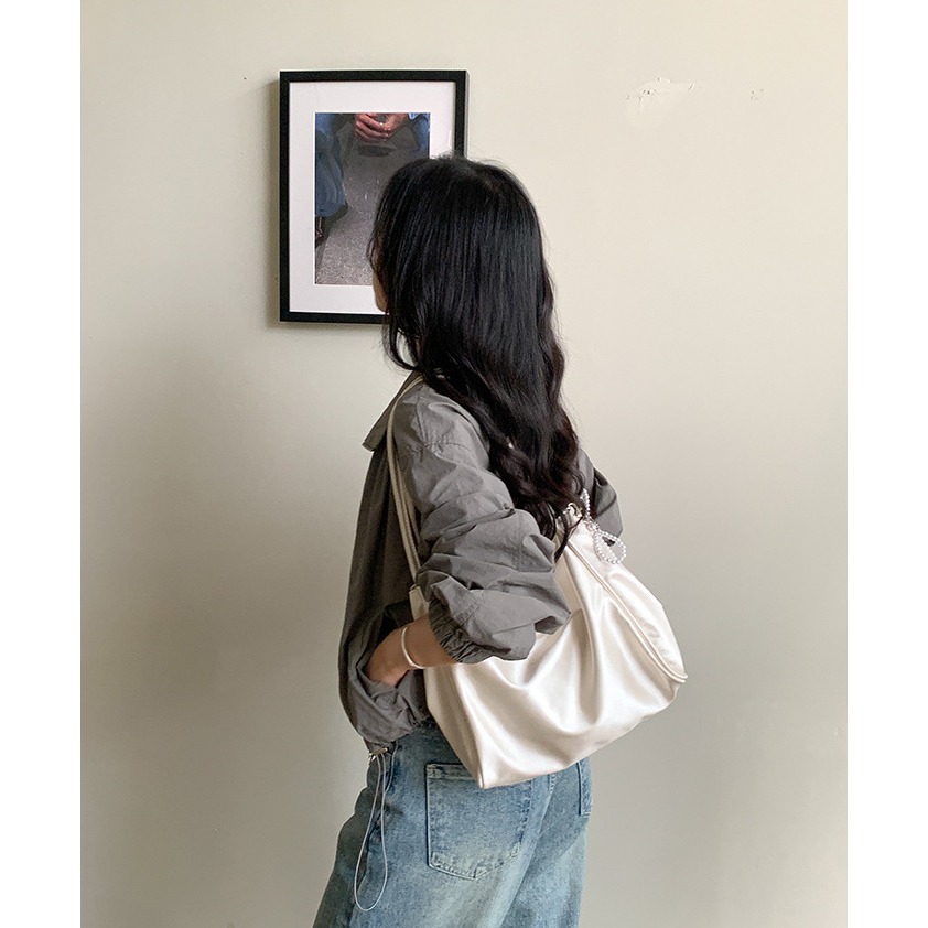 通勤超實用🥂🥂容量大🌱『U836』微珠光亮面尼龍單肩腋下托特包 單肩包 托特包 通勤包 腋下包 高級感包包-細節圖2