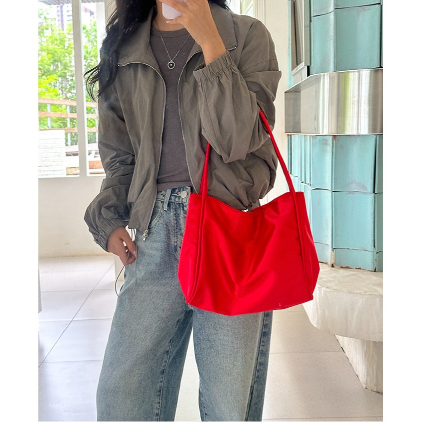 通勤超實用🥂🥂容量大🌱『U836』微珠光亮面尼龍單肩腋下托特包 單肩包 托特包 通勤包 腋下包 高級感包包-細節圖5