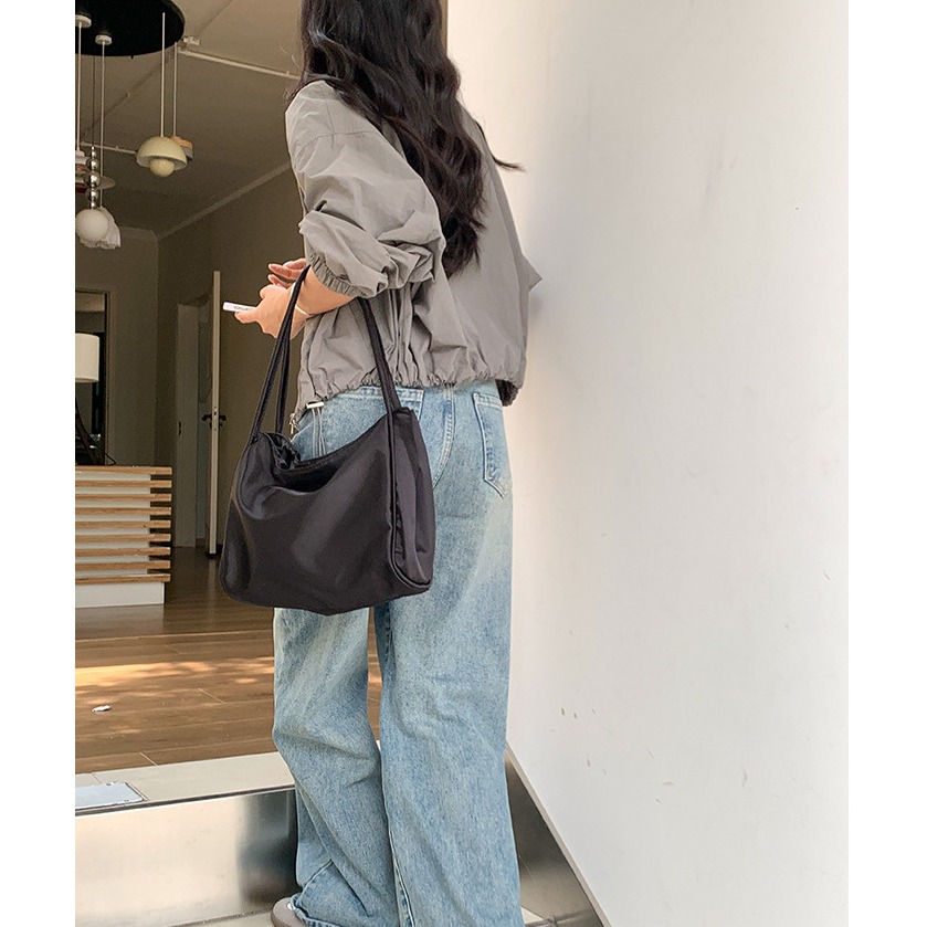 通勤超實用🥂🥂容量大🌱『U836』微珠光亮面尼龍單肩腋下托特包 單肩包 托特包 通勤包 腋下包 高級感包包-細節圖6