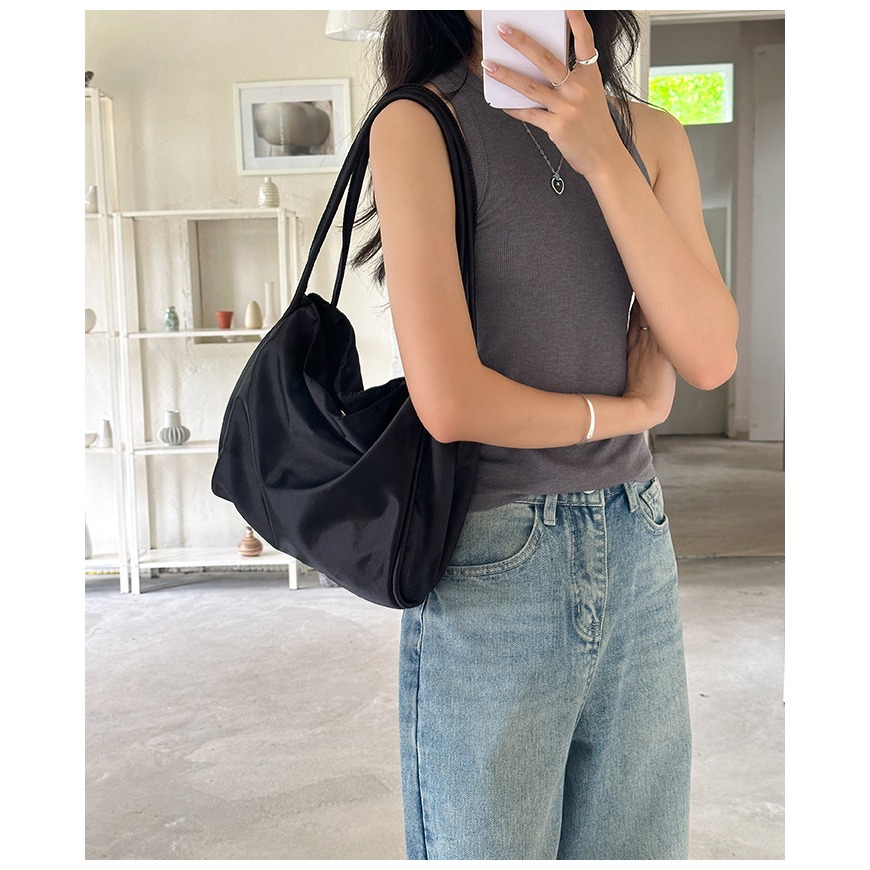 通勤超實用🥂🥂容量大🌱『U836』微珠光亮面尼龍單肩腋下托特包 單肩包 托特包 通勤包 腋下包 高級感包包-細節圖7