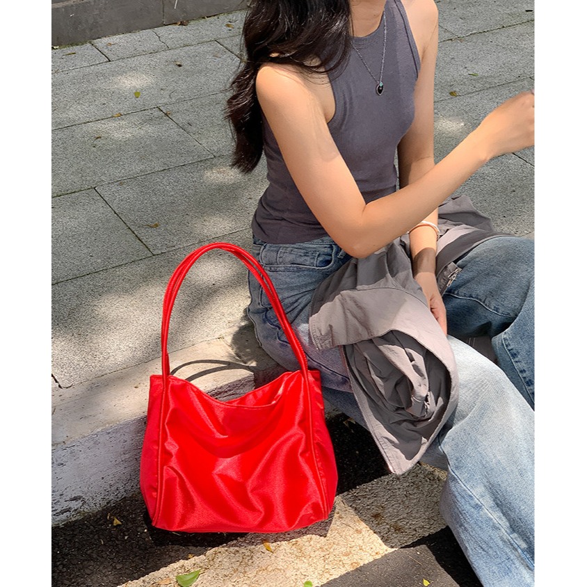 通勤超實用🥂🥂容量大🌱『U836』微珠光亮面尼龍單肩腋下托特包 單肩包 托特包 通勤包 腋下包 高級感包包-細節圖8