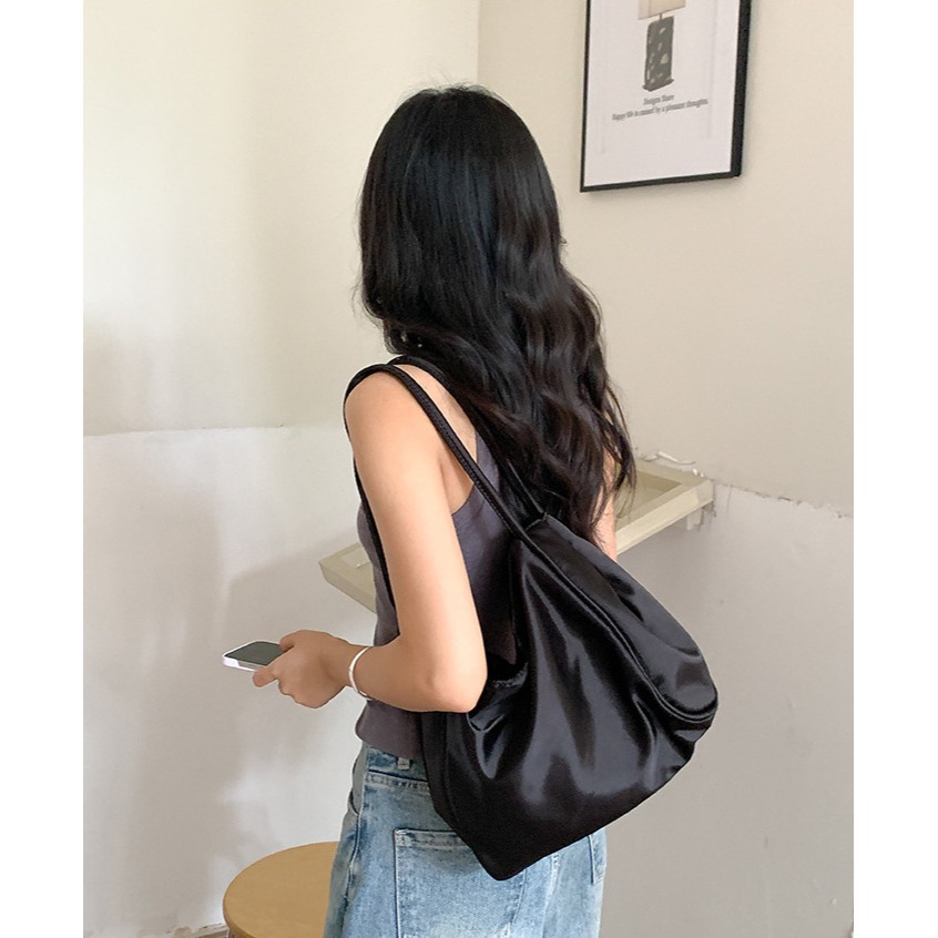 通勤超實用🥂🥂容量大🌱『U836』微珠光亮面尼龍單肩腋下托特包 單肩包 托特包 通勤包 腋下包 高級感包包-細節圖10