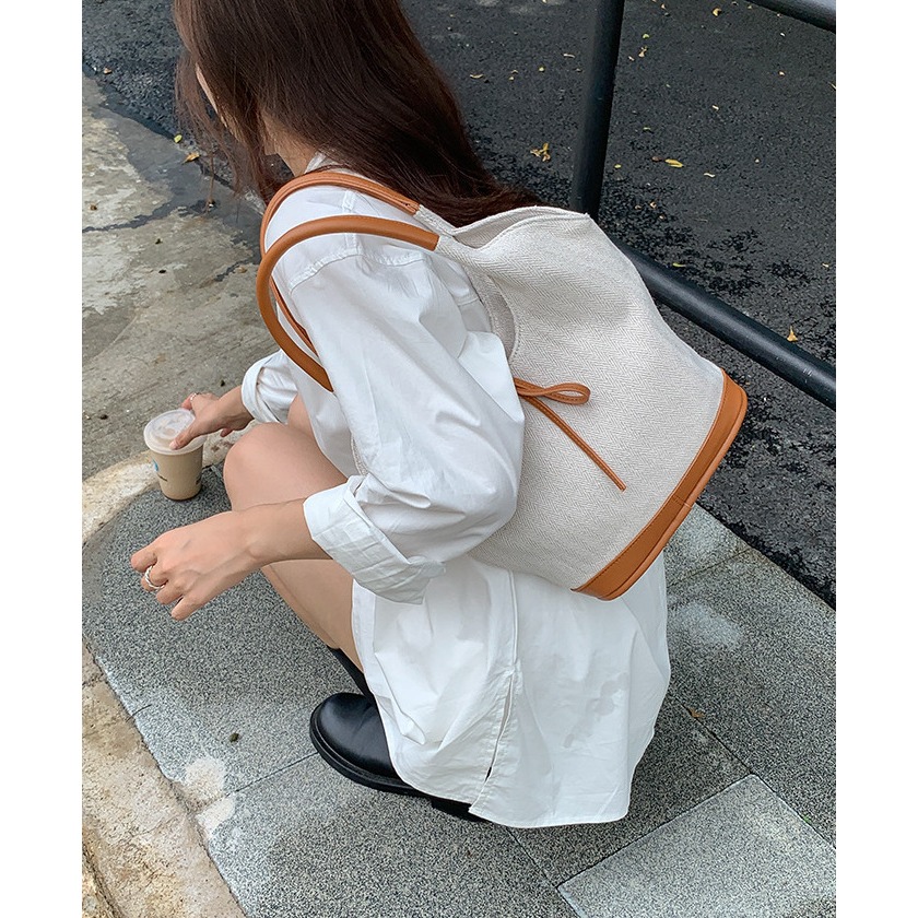 日常必備單品⎐帆布材質『U9809』韓國大容量通勤水桶帆布菜籃子包 水桶包 帆布包 手提包 通勤包 單肩包 腋下包-細節圖9