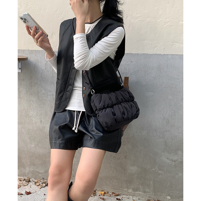 韓劇女主的感覺🍁韓國入秋新品🍂🍂『U317』軟綿新款設計羽絨皺褶棉服包 百搭單肩包 雲朵包 斜跨包 方包-細節圖4