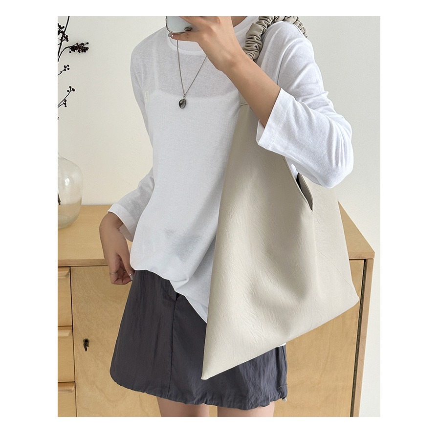 2024秋新款🍂🍂『A10018』復古單肩大包包 大容量休閒極簡風 小眾上班通勤托特包 托特包 腋下包 三角形包包-細節圖4