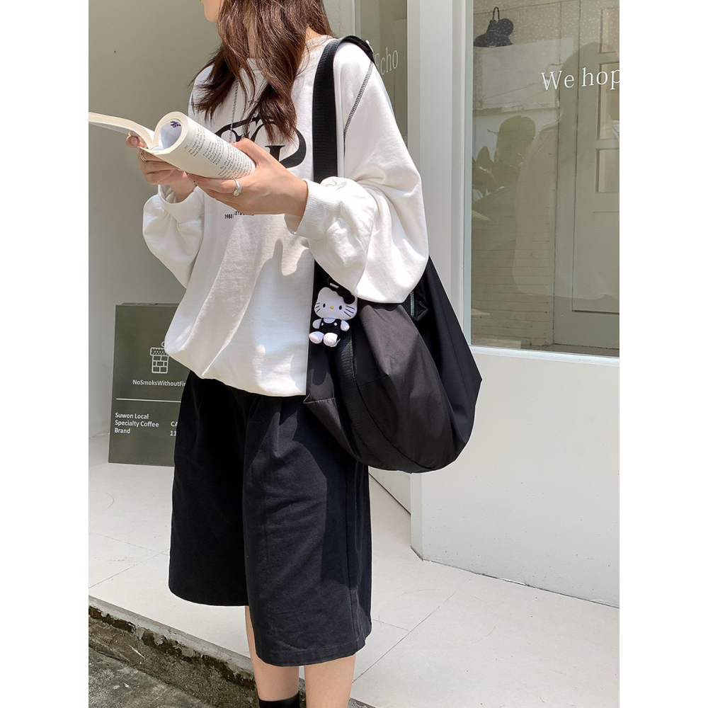 質感車縫線➻大容量水餃包｜F10025｜休閒3色尼龍斜挎水餃包 餃子包包 大容量休閒尼龍斜跨包 百搭單肩包 尼龍包-細節圖4