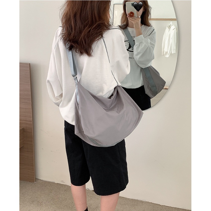 質感車縫線➻大容量水餃包｜F10025｜休閒3色尼龍斜挎水餃包 餃子包包 大容量休閒尼龍斜跨包 百搭單肩包 尼龍包-細節圖6