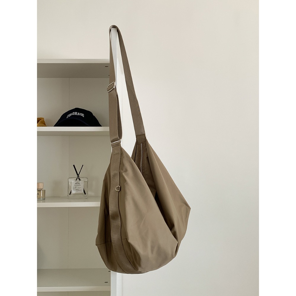 質感車縫線➻大容量水餃包｜F10025｜休閒3色尼龍斜挎水餃包 餃子包包 大容量休閒尼龍斜跨包 百搭單肩包 尼龍包-規格圖11