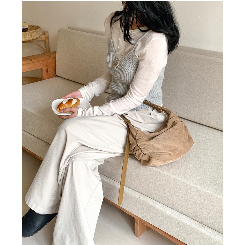 韓國獨家皺褶設計🛵🛵可側背｜U021｜容量適中側皺復古餃子包 水餃包 腋下包 皺褶包 休閒斜跨包 韓國包包-細節圖2