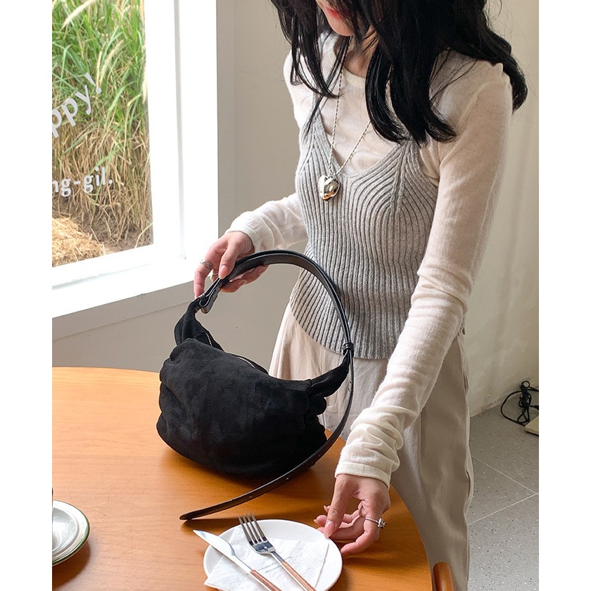 韓國獨家皺褶設計🛵🛵可側背｜U021｜容量適中側皺復古餃子包 水餃包 腋下包 皺褶包 休閒斜跨包 韓國包包-細節圖5
