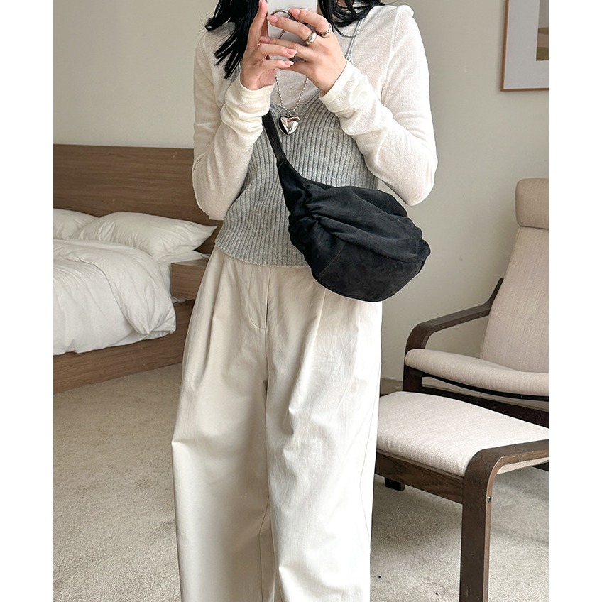 韓國獨家皺褶設計🛵🛵可側背｜U021｜容量適中側皺復古餃子包 水餃包 腋下包 皺褶包 休閒斜跨包 韓國包包-細節圖6