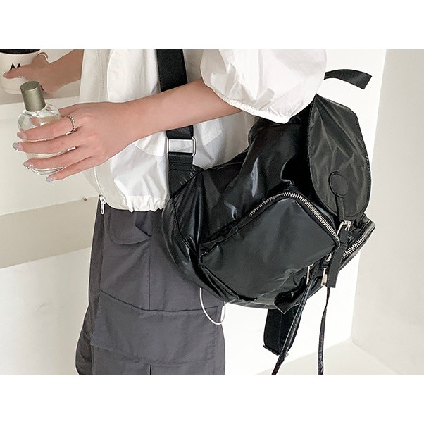 探索生活的每一個角落🐇🐘A8321韓國個性雙大口袋尼龍輕便後背包 簡約雙肩包 通勤多口袋背包 韓國後背包-細節圖3