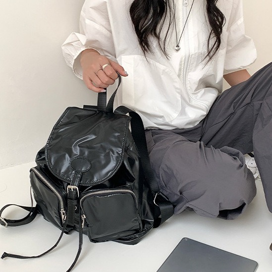 探索生活的每一個角落🐇🐘A8321韓國個性雙大口袋尼龍輕便後背包 簡約雙肩包 通勤多口袋背包 韓國後背包-細節圖4