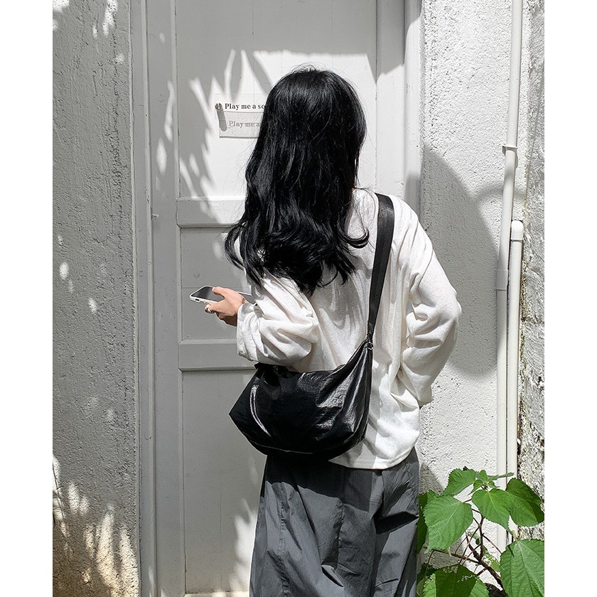 你的完美夥伴╽從容應對每一天挑戰♧『A600112』提供無與倫比的舒適與實用性空氣枕頭包 斜跨包 單肩枕頭包 韓國包-細節圖3