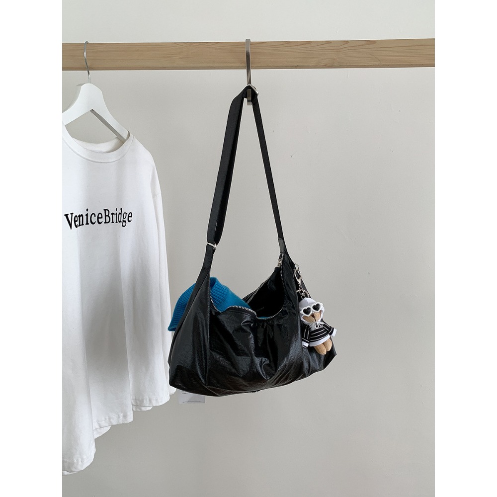 你的完美夥伴╽從容應對每一天挑戰♧『A600112』提供無與倫比的舒適與實用性空氣枕頭包 斜跨包 單肩枕頭包 韓國包-規格圖11