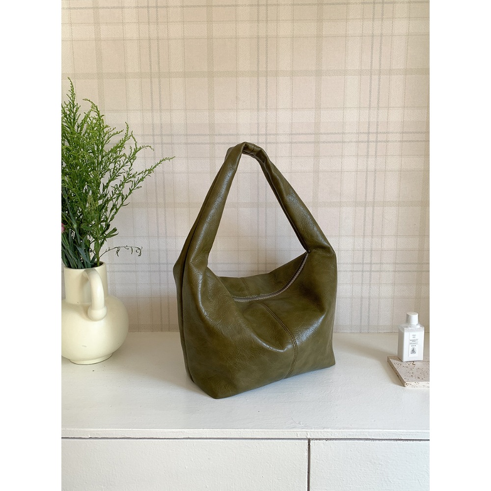 帶你穿梭於經典與時尚之間🤙魅力『U2616』復古軟皮質感紋路通勤單肩包 時尚腋下包 復古單肩包 韓國包包-規格圖11