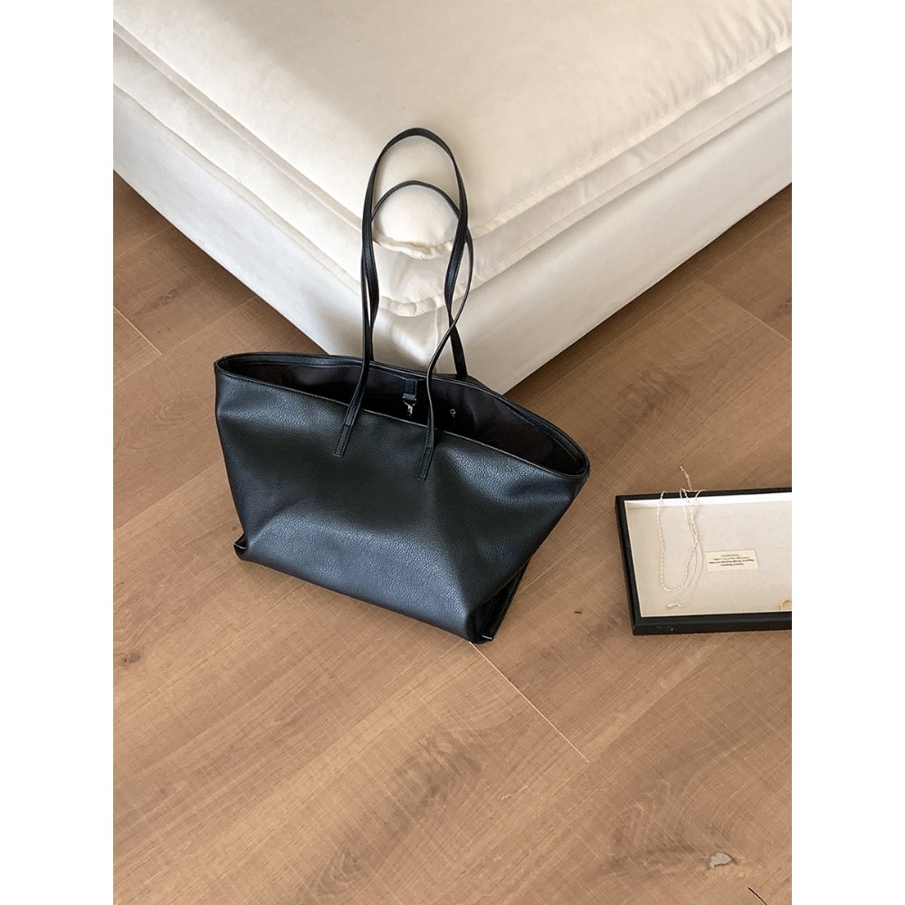 有一種復古的質感和視覺效果🚲🍁｜F33619｜柔軟好摸的復古麂皮絨鎖扣托特包 大容量腋下包 秋冬托特包 絨面單肩包-規格圖11