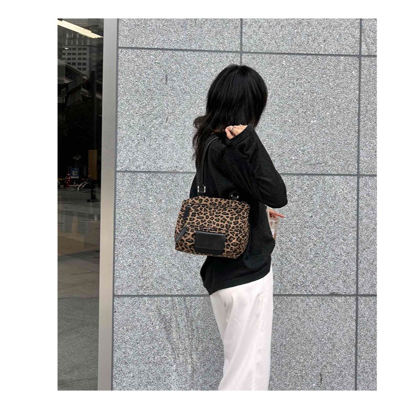 潘朵拉魔盒💙豹紋好流行ღ『8060#』歐美復古包蓋式大容量手提包 單肩腋下包 斜挎方包 大容量托特包 豹紋手提包-細節圖7
