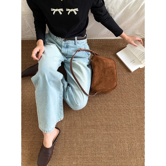 打造低調奢華的視覺效果⧭不凡品味U202經典小方包造型散發濃厚的懷舊氣息 腋下包 單肩包 方包 絨面腋下包-細節圖3