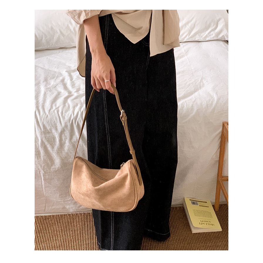 打造低調奢華的視覺效果⧭不凡品味U202經典小方包造型散發濃厚的懷舊氣息 腋下包 單肩包 方包 絨面腋下包-細節圖10