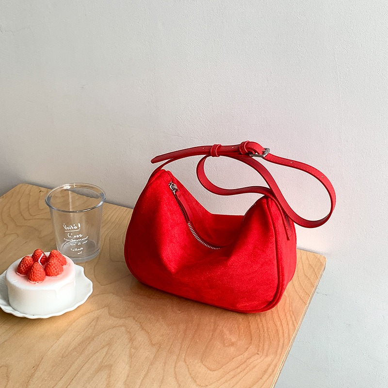 打造低調奢華的視覺效果⧭不凡品味U202經典小方包造型散發濃厚的懷舊氣息 腋下包 單肩包 方包 絨面腋下包-規格圖11