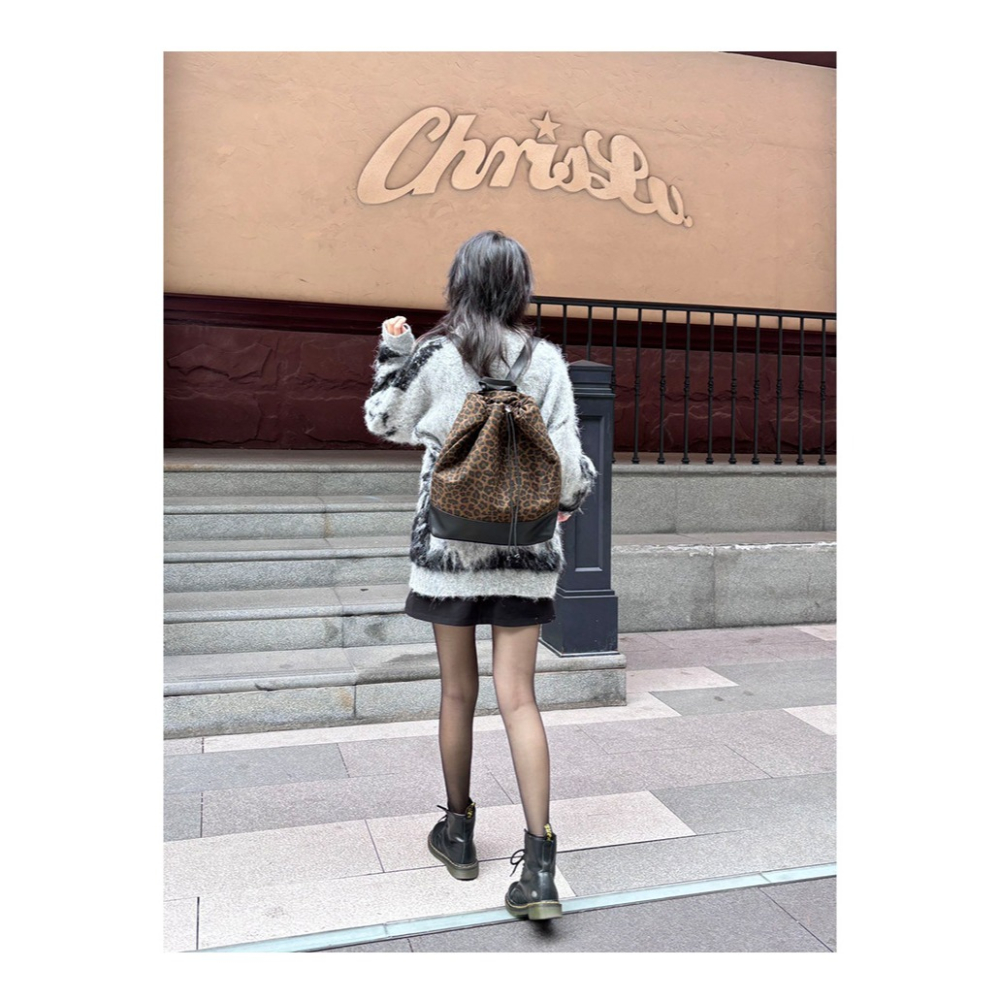 韓國秋冬流行款🎳誰還沒有的『7035#』經典洗水豹紋印花雙肩包 牛仔後背包 簡約抽繩雙肩包 輕便學院風背包 後背包-細節圖4