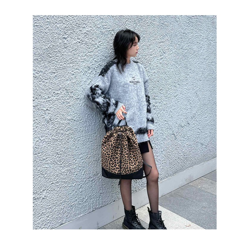 韓國秋冬流行款🎳誰還沒有的『7035#』經典洗水豹紋印花雙肩包 牛仔後背包 簡約抽繩雙肩包 輕便學院風背包 後背包-細節圖5