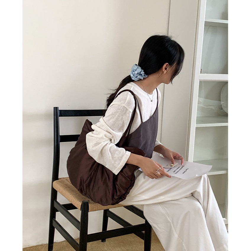 一種高級的感覺✯A1552附帶小包空氣感橢圓單肩托特包 腋下包 高級感大容量單肩包 休閒尼龍通勤包 肩背包 韓國包包-細節圖5