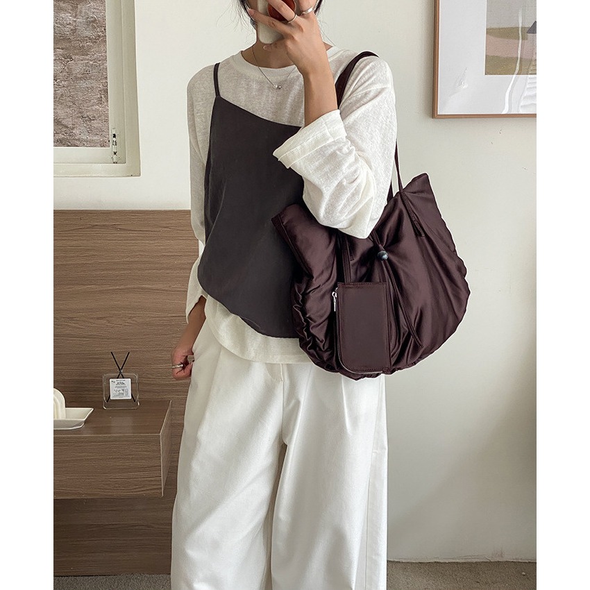 一種高級的感覺✯A1552附帶小包空氣感橢圓單肩托特包 腋下包 高級感大容量單肩包 休閒尼龍通勤包 肩背包 韓國包包-細節圖6