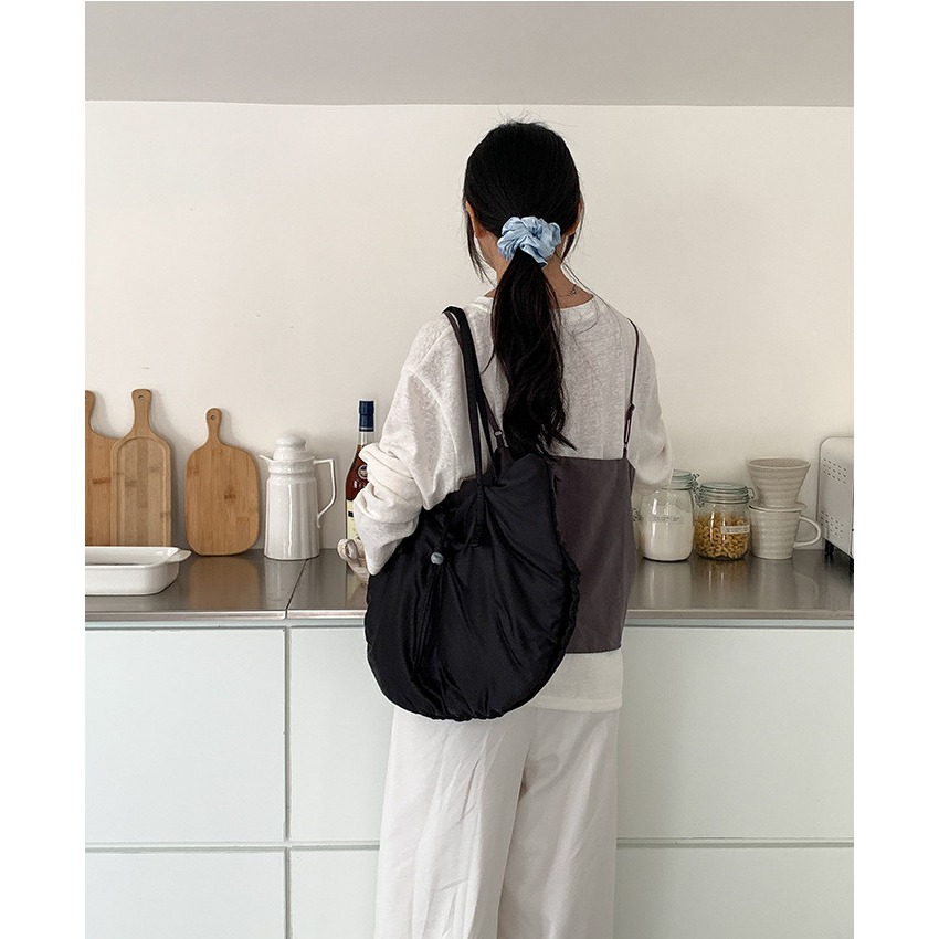 一種高級的感覺✯A1552附帶小包空氣感橢圓單肩托特包 腋下包 高級感大容量單肩包 休閒尼龍通勤包 肩背包 韓國包包-細節圖8