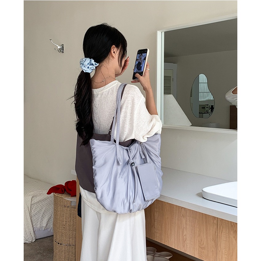 一種高級的感覺✯A1552附帶小包空氣感橢圓單肩托特包 腋下包 高級感大容量單肩包 休閒尼龍通勤包 肩背包 韓國包包-細節圖10