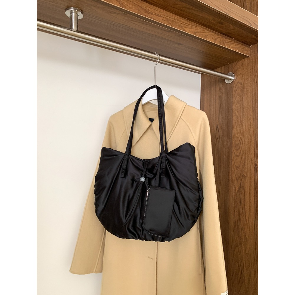 一種高級的感覺✯A1552附帶小包空氣感橢圓單肩托特包 腋下包 高級感大容量單肩包 休閒尼龍通勤包 肩背包 韓國包包-規格圖11