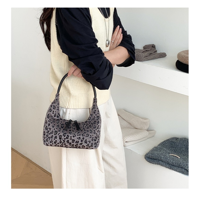 時尚摩登⧰⧰韓國設計師款｜LF5863｜豹紋絨面設計手提包 腋下包 單肩包 毛絨手提包 復古腋下包 豹紋包包-細節圖9