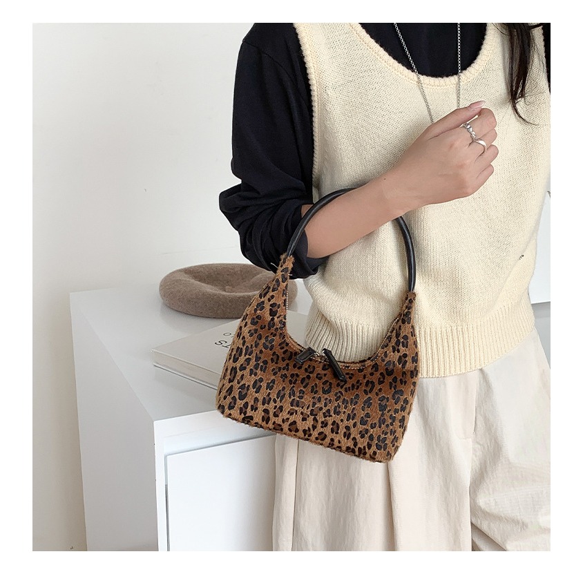 時尚摩登⧰⧰韓國設計師款｜LF5863｜豹紋絨面設計手提包 腋下包 單肩包 毛絨手提包 復古腋下包 豹紋包包-細節圖11