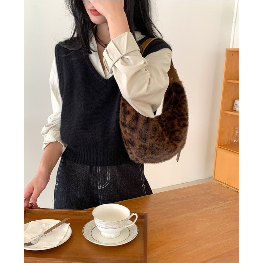 韓國人氣王♕♕毛絨絨的『A5302』秋冬爆豹單品單肩新月包 水餃包 腋下包 餃子包 豹紋系列包包 半圓包 韓國包包-細節圖2