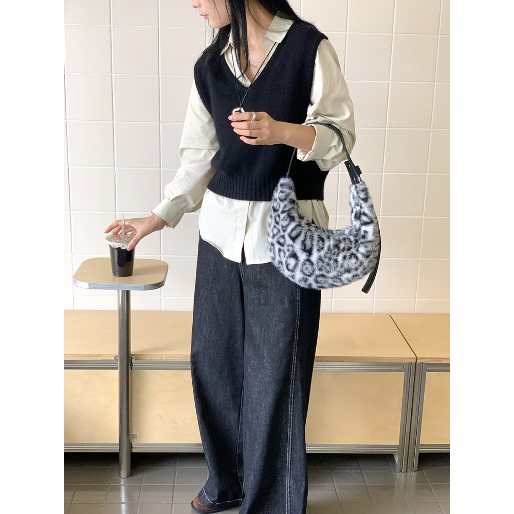韓國人氣王♕♕毛絨絨的『A5302』秋冬爆豹單品單肩新月包 水餃包 腋下包 餃子包 豹紋系列包包 半圓包 韓國包包-細節圖4