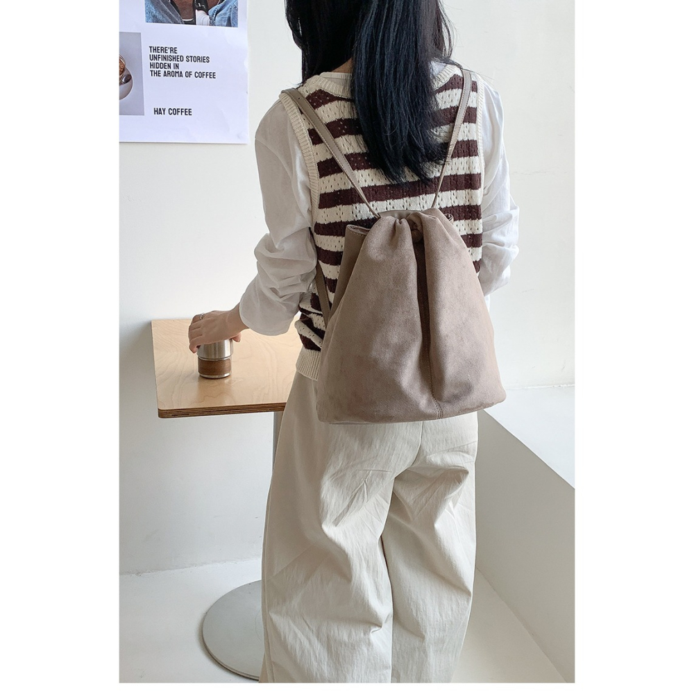 晨光灑落/秋日明朗｜N3311｜慵懶隨意又不失高級感的拼接麂皮絨後背包 雙肩包 韓國背包 水桶包 毛絨包 休閒雙肩包-細節圖2