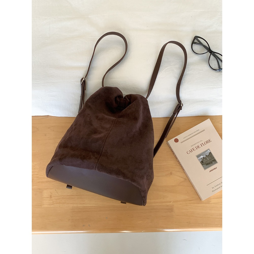 晨光灑落/秋日明朗｜N3311｜慵懶隨意又不失高級感的拼接麂皮絨後背包 雙肩包 韓國背包 水桶包 毛絨包 休閒雙肩包-規格圖11