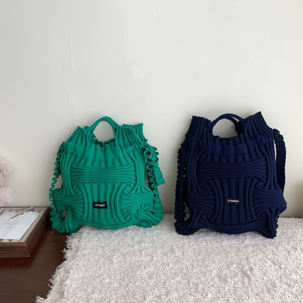 韓國代購款～多功能彈力🍬🍬『D01』設計師款多功能個性皺褶彈力手提雙肩包 手提包 單肩包 雙肩包 單肩包 後背包-細節圖3