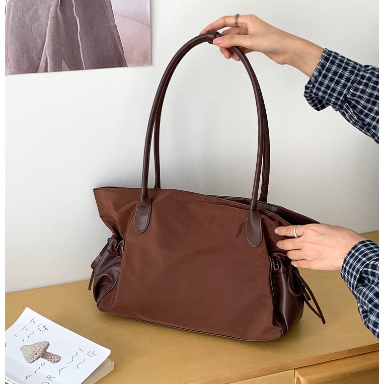 日常百搭款▯▯側邊拉繩｜F0107｜輕便防潑水尼龍單肩托特包 尼龍腋下包 通勤包 大容量托特包 韓國歐逆推薦-細節圖3