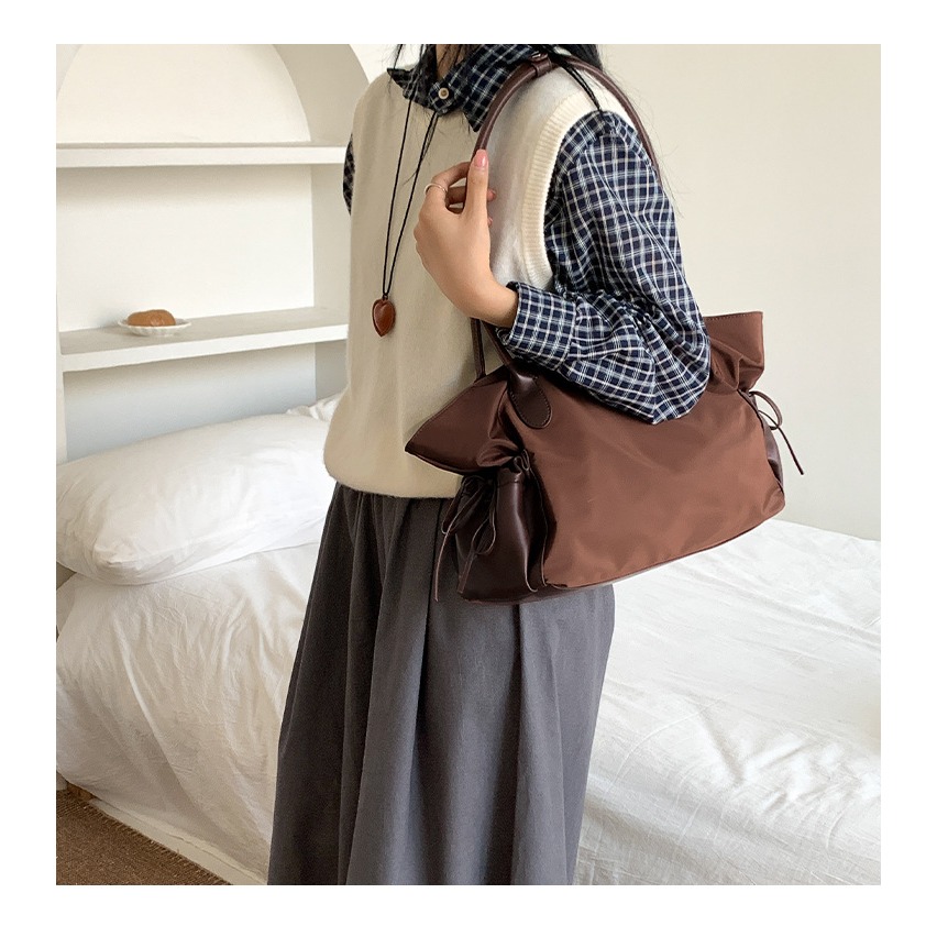 日常百搭款▯▯側邊拉繩｜F0107｜輕便防潑水尼龍單肩托特包 尼龍腋下包 通勤包 大容量托特包 韓國歐逆推薦-細節圖9