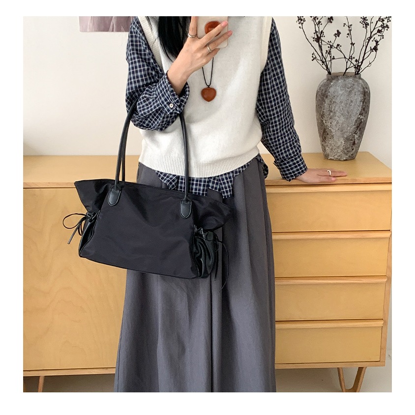 日常百搭款▯▯側邊拉繩｜F0107｜輕便防潑水尼龍單肩托特包 尼龍腋下包 通勤包 大容量托特包 韓國歐逆推薦-細節圖10