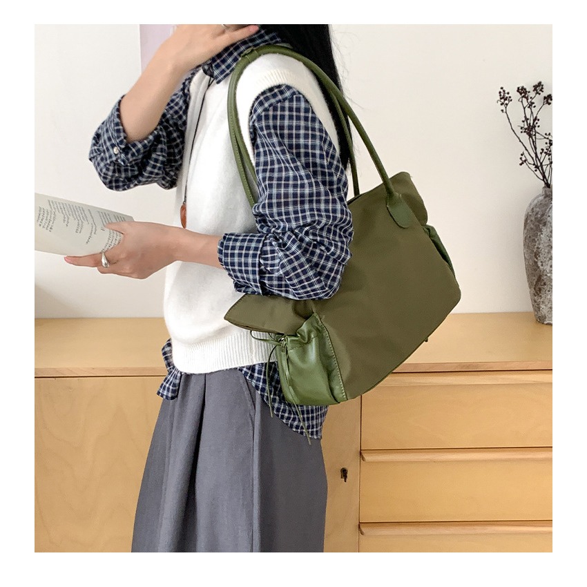 日常百搭款▯▯側邊拉繩｜F0107｜輕便防潑水尼龍單肩托特包 尼龍腋下包 通勤包 大容量托特包 韓國歐逆推薦-細節圖11