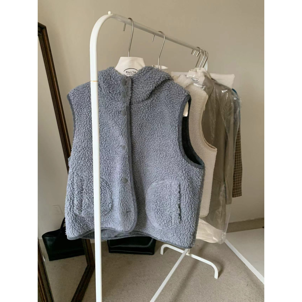 可兩面穿！簡直不要太好看<24135>24新款秋冬連帽羊羔毛馬甲背心外套 馬甲外套 毛絨背心 背心外套 背心-細節圖2