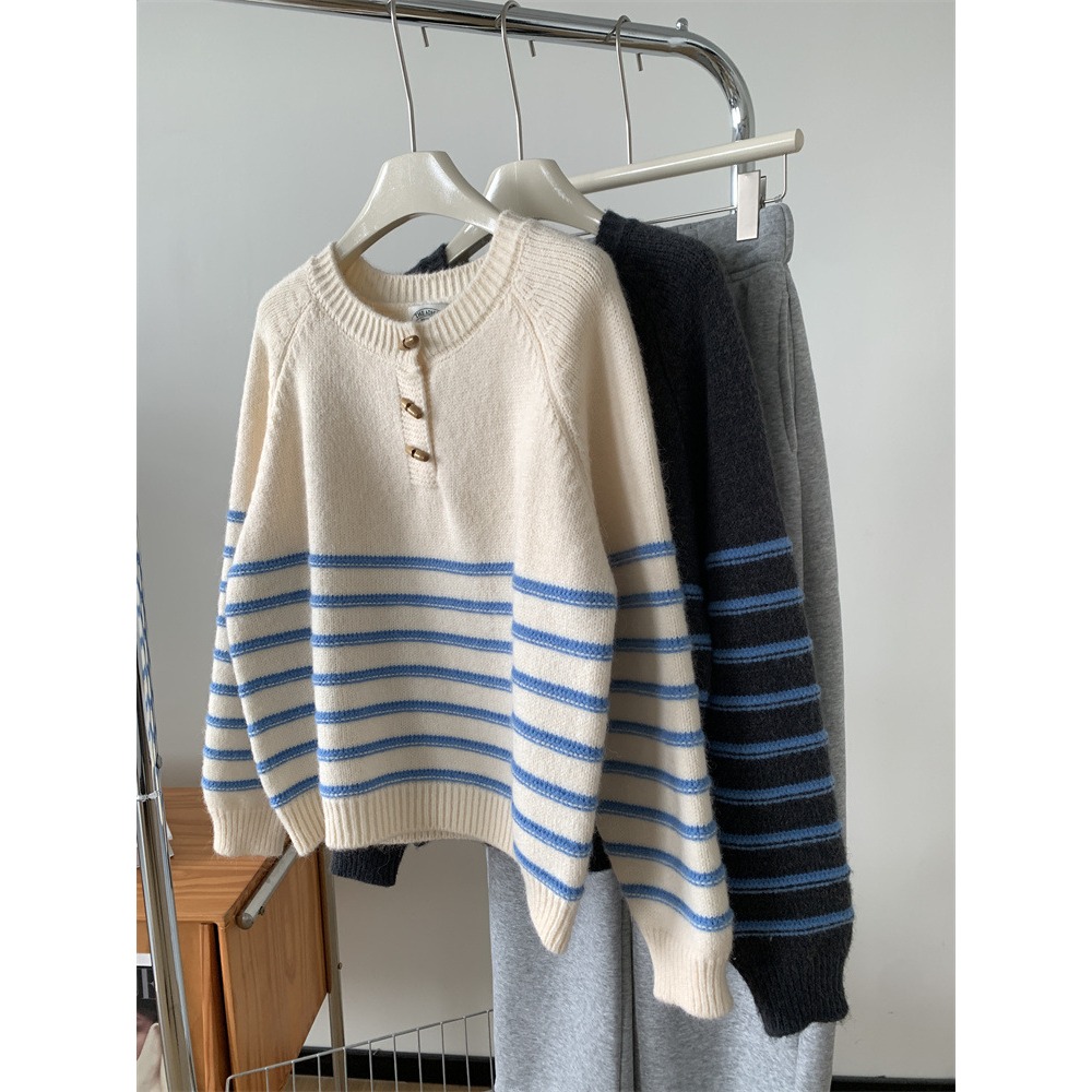 慵懶隨性 ▎好愛這種風格Q16072復古木扣條紋羊毛插肩袖毛衣 針織衫 圓領套頭毛衣 條紋針織衫 圓領毛衣-細節圖7