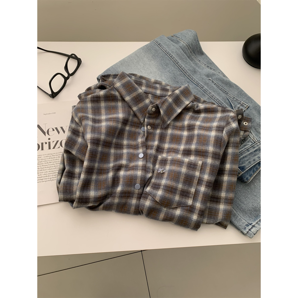 復古中長款藍咖格子外穿口袋刺繡襯衫-細節圖5